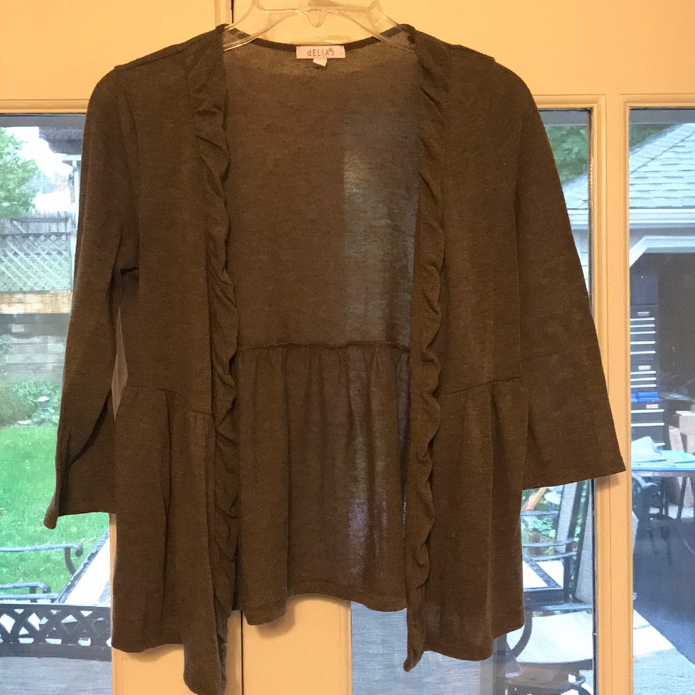 Delia’s short cover top shirt grey